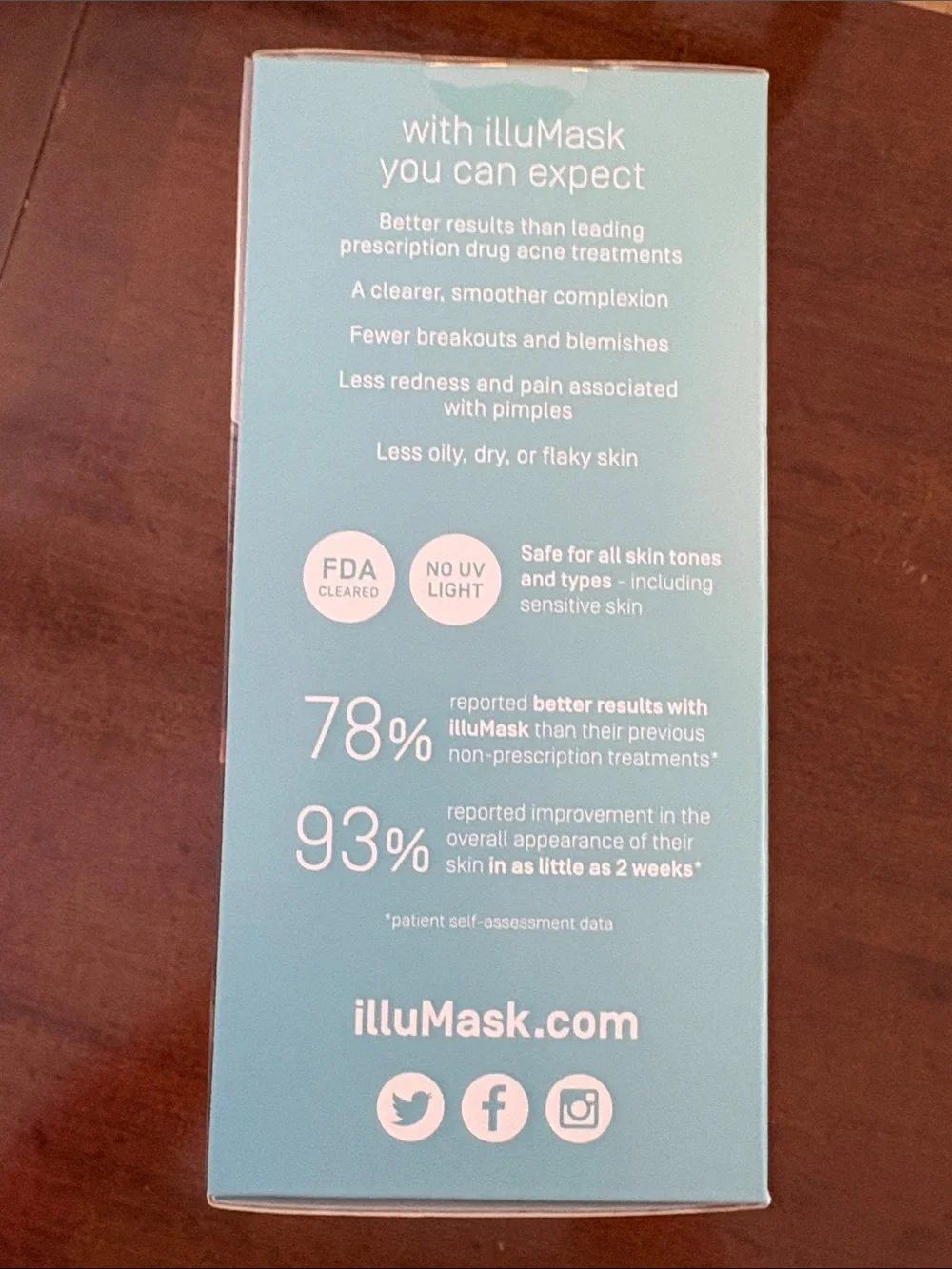 Anti-Acne Light Therapy Mask — White with Pink Accents
